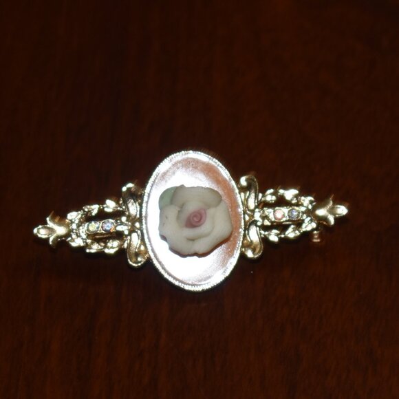 Vintage Avon Victorian Rose Brooch - Picture 2 of 4